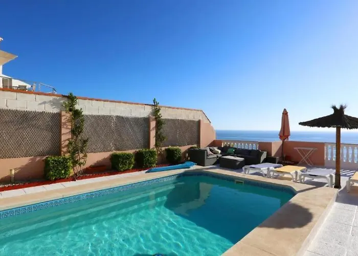Magnificent 5 Bedroom In Front Vila Màlaga