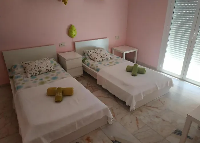 Vila Magnificent 5 Bedroom In Front Màlaga