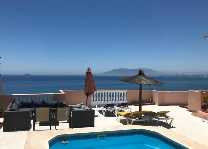 Magnificent 5 Bedroom In Front Vila Màlaga